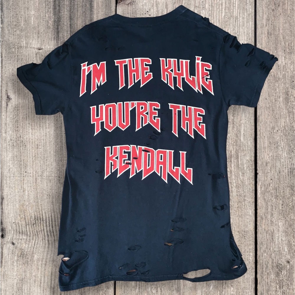 THE KYLIE JENNER SHOP DISTRESSED T-SHIRT
